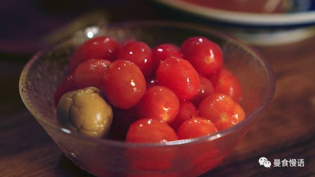 amanda-kitchen-tomato